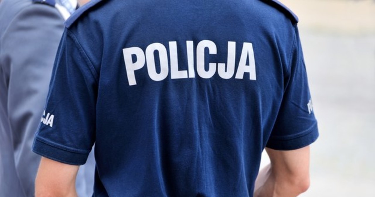Skatował kontrolera biletów. 19-latek usłyszał zarzut usiłowania zabójstwa