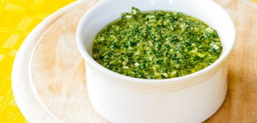 Już nigdy nie dodasz majonezu do sałatki. Soczyście zielony dressing letnim hitem kulinarnym