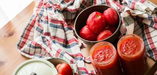 Pokrój na ćwiartki i zagotuj. Domowy ketchup przekona nawet największego niejadka
