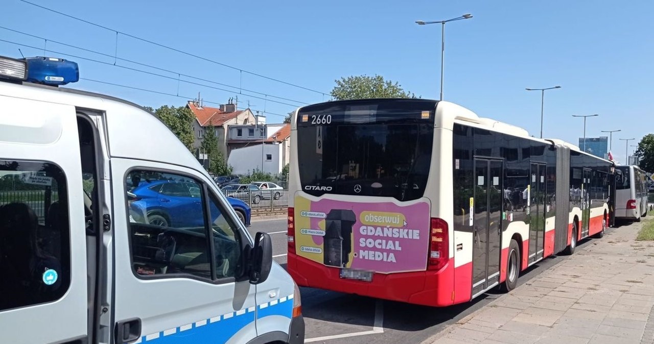 Kolizja dwóch autobusów w Gdańsku. Jeden z kierowców był pod wpływem alkoholu