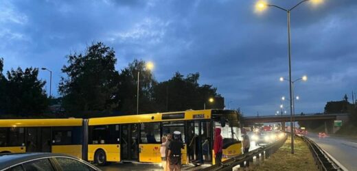 Autobusem pod prąd. Kierowca tłumaczył się „chwilą zamyślenia”