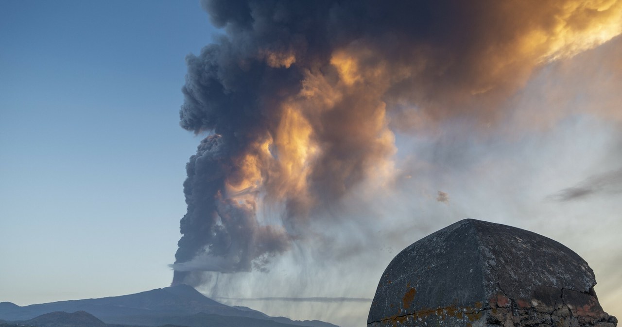 Etna znów daje o sobie znać. Chaos na lotnisku w Katanii