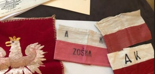 ​Historyczne opaski powstańcze w Muzeum Powstania Warszawskiego