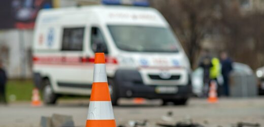Wypadek na S7. Autokar zderzył się z osobówką