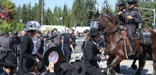 Ultraortodoksyjni Żydzi chcą uniknąć poboru. Starli się z policją