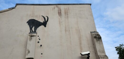 Nowe dzieło Banksy’ego. Koza nad przepaścią