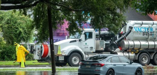 USA: Setki uwięzionych w zalanych domach, pięć osób nie żyje
