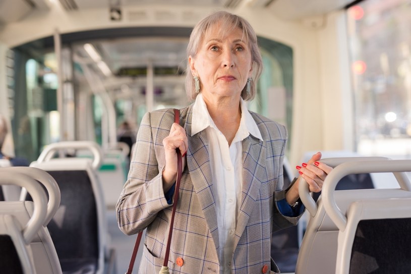 Seniorzy korzystają z darmowych przejazdów autobusami. Wystarczy spełnić prosty warunek