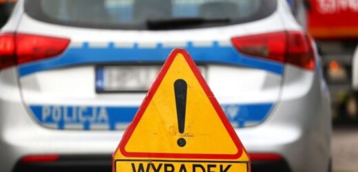 Zderzenie radiowozu z trzema osobówkami. Trzy osoby w szpitalu