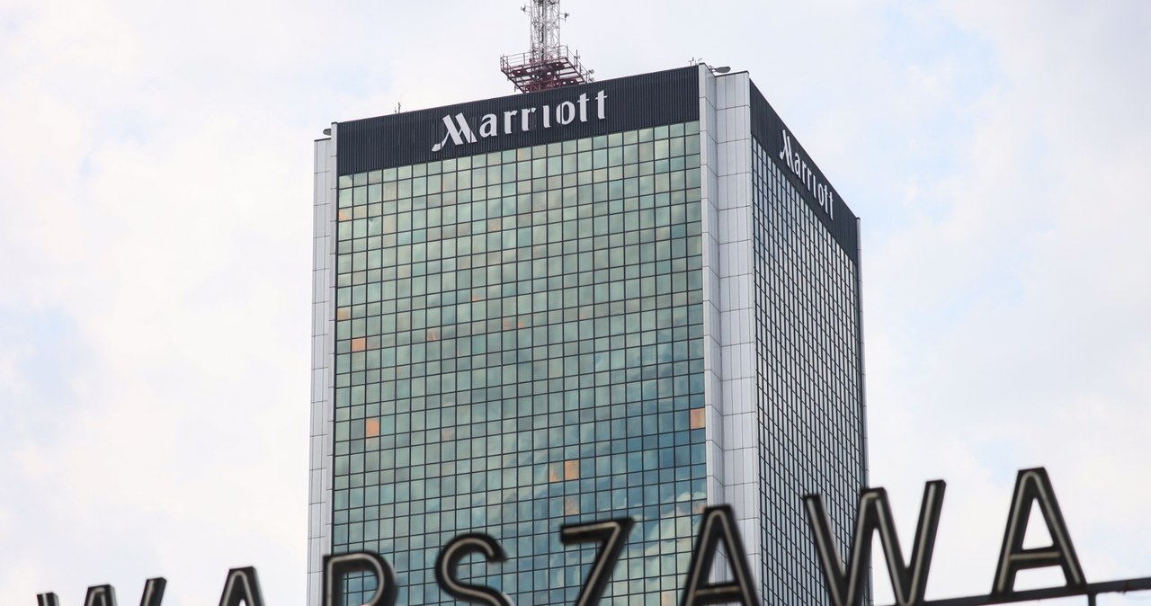 Hotel Marriott znika z wieżowca w centrum Warszawy