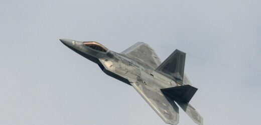 Na Bliski Wschód przyleciały już amerykańskie myśliwce F-22 Raptor