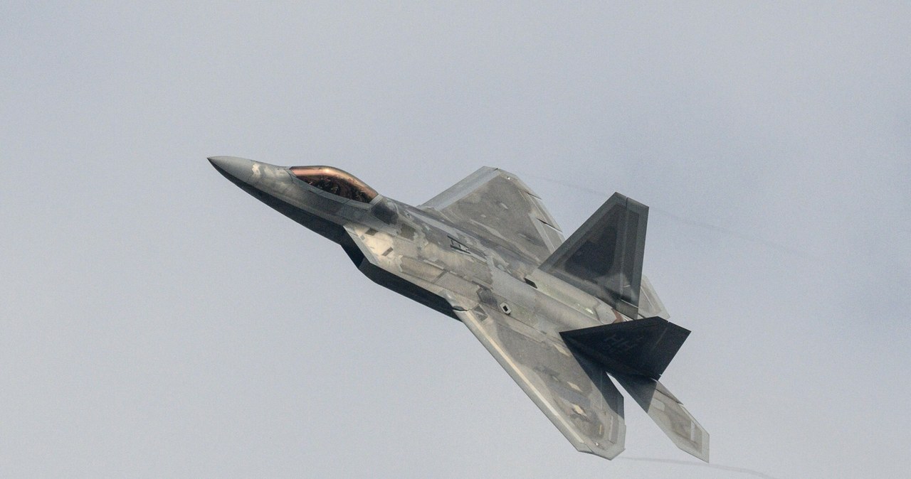 Na Bliski Wschód przyleciały już amerykańskie myśliwce F-22 Raptor