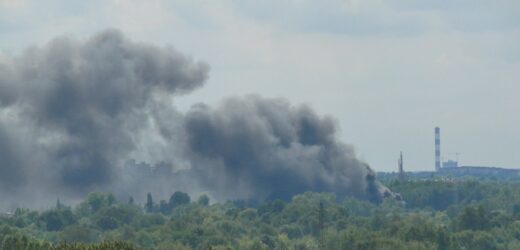 Pożar na dzikim składowisku odpadów w Dąbrowie Górniczej