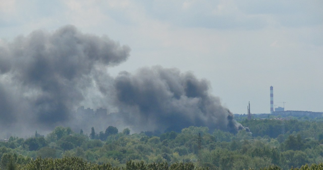 Pożar na dzikim składowisku odpadów w Dąbrowie Górniczej