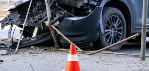 ​3 osoby poszkodowane w wypadku na A1, auto stanęło w płomieniach