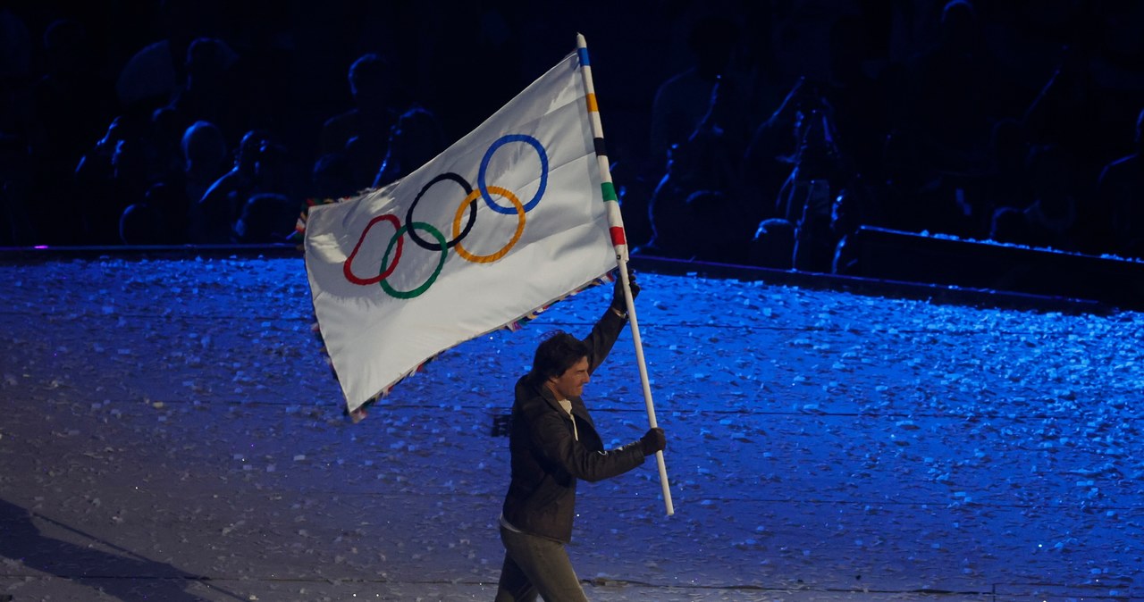 Igrzyska w Paryżu dobiegły końca. Tom Cruise zabrał do USA olimpijską flagę [ZAPIS RELACJI]