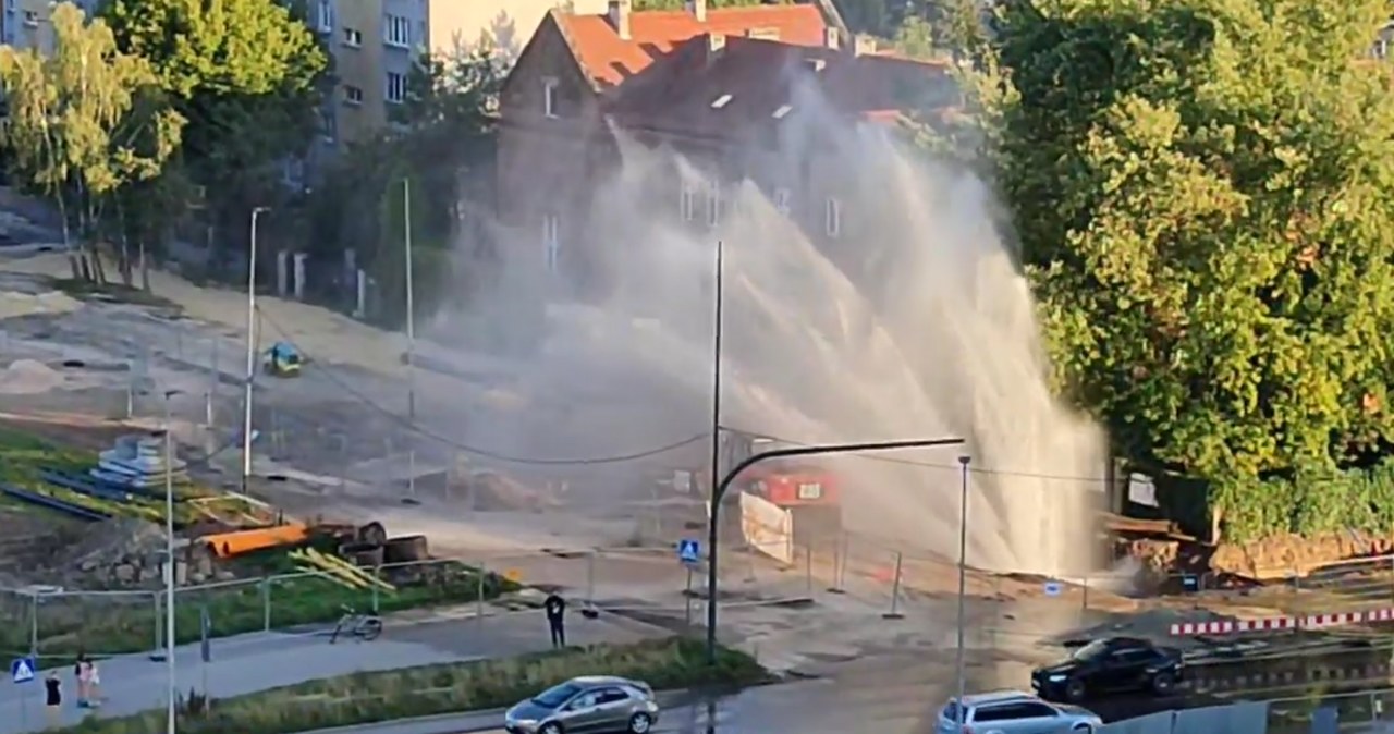 Wielka fontanna na rondzie Młyńskim w Krakowie. Doszło do awarii