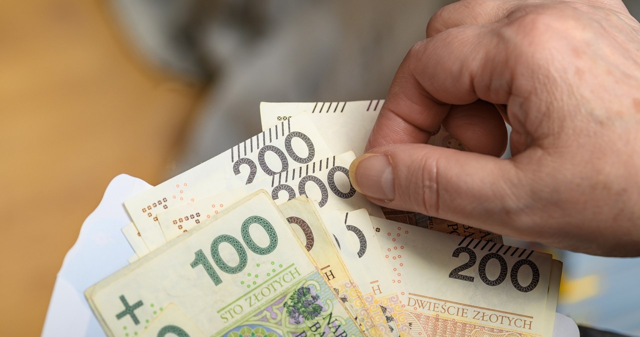 Staną przed sądem za oszustwa. Policjanci odzyskali ponad milion złotych