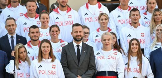 Święto wojska w Warszawie. Szef MON odznaczył olimpijczyków