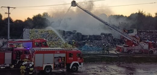 Pożar wysypiska śmieci w Choczni