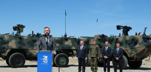 Transportery opancerzone Kleszcz trafią do polskiej armii. Podpisano umowę
