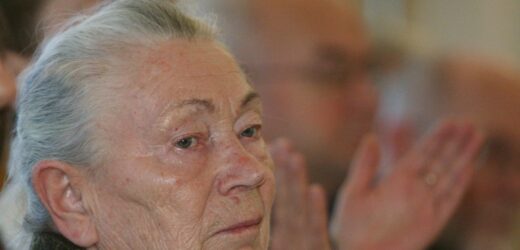 ​Tablica pamiątkowa na budynku, w którym mieszkała Walentynowicz