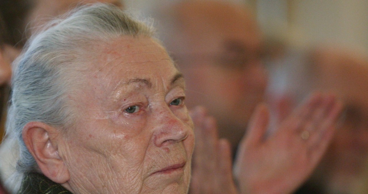 ​Tablica pamiątkowa na budynku, w którym mieszkała Walentynowicz
