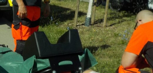 Nie zauważył i nie usłyszał rowerzystki, bo miał słuchawki na uszach