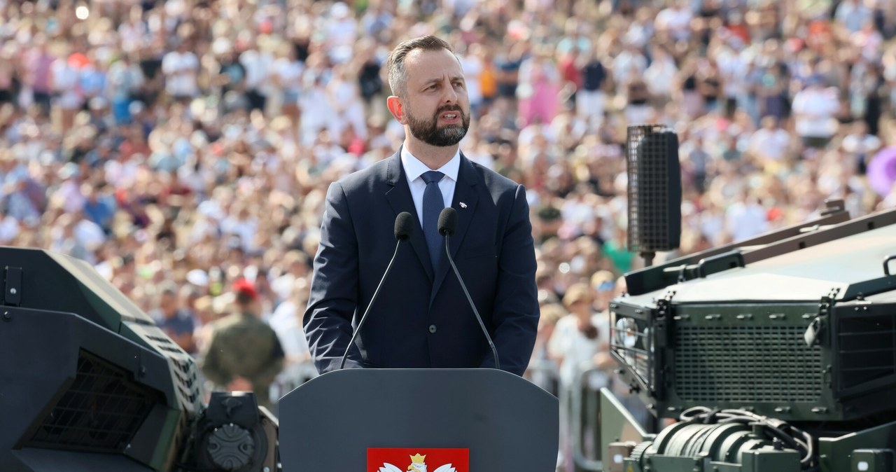 Ważne słowa szefa MON. „Polski mundur nie może być przedmiotem gier”
