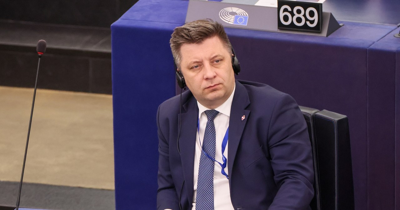 „Rz”: Zarzuty dla trzech osób za włamanie do skrzynki mailowej Dworczyka