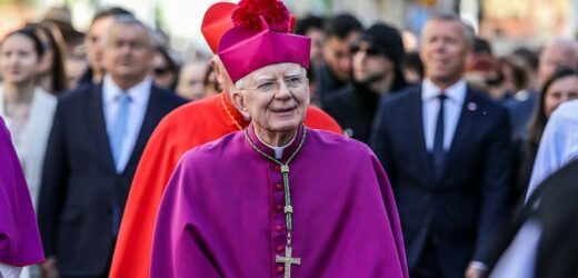 Abp Jędraszewski ostro o rządzących. „Program niszczenia godności”