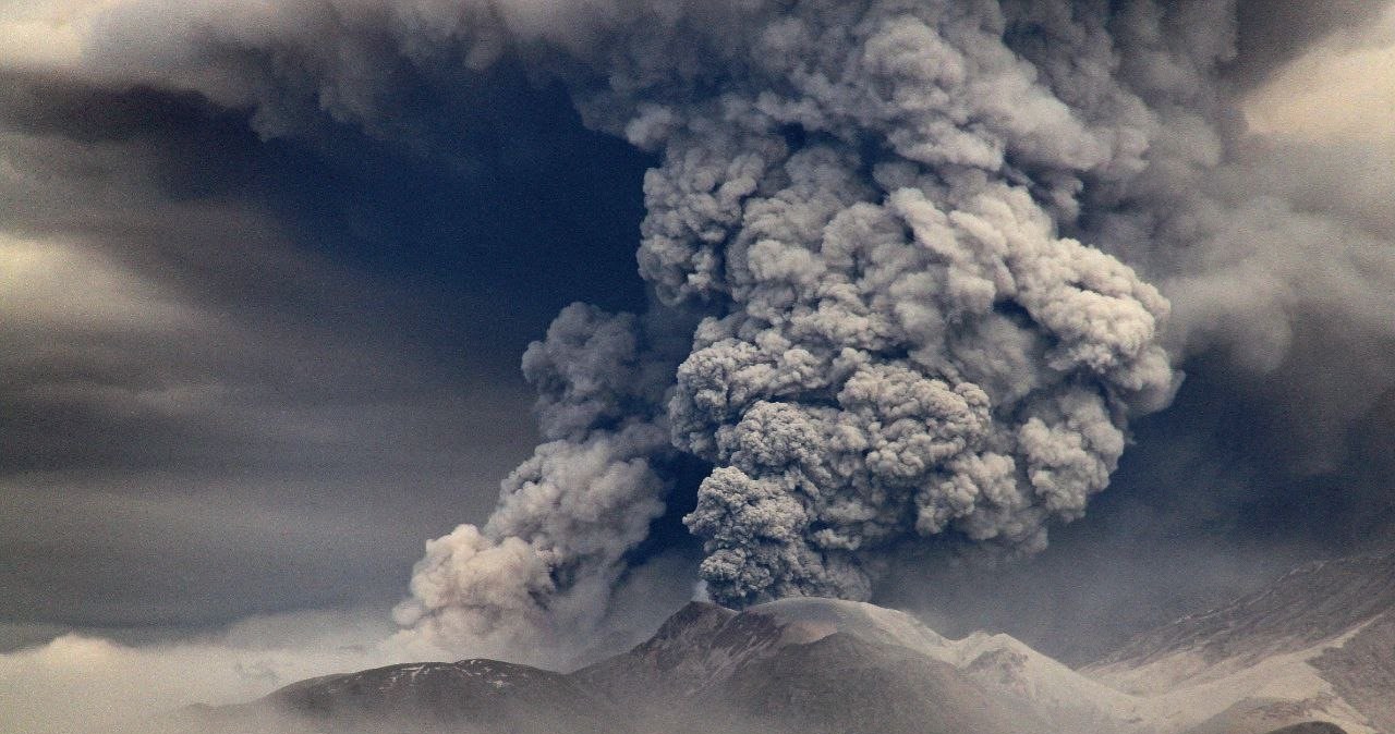 Bardzo silne trzęsienie ziemi i erupcja wulkanu w Rosji