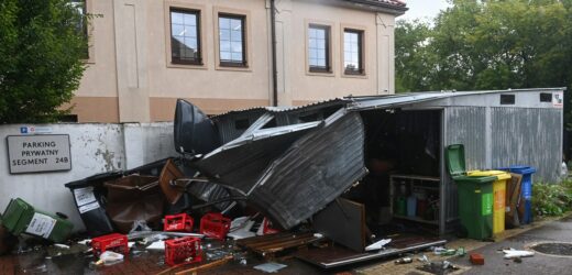 Jan Pietrzak miał wypadek. Wjechał w przychodnię