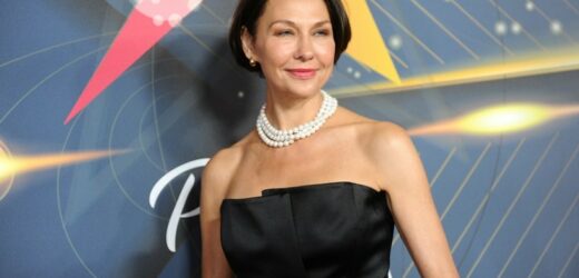 Anna Popek w eleganckiej czarnej sukni. Fani komplementują stylizację gwiazdy
