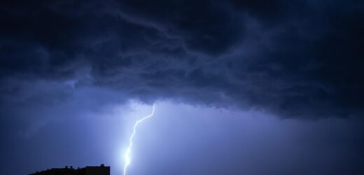 Noc z intensywnym deszczem i burzami. Są ostrzeżenia trzeciego stopnia