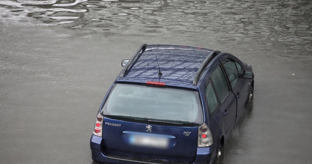 Ulewa nad Warszawą. Trasa S8 zamknięta, policja apeluje, by nie korzystać z aut