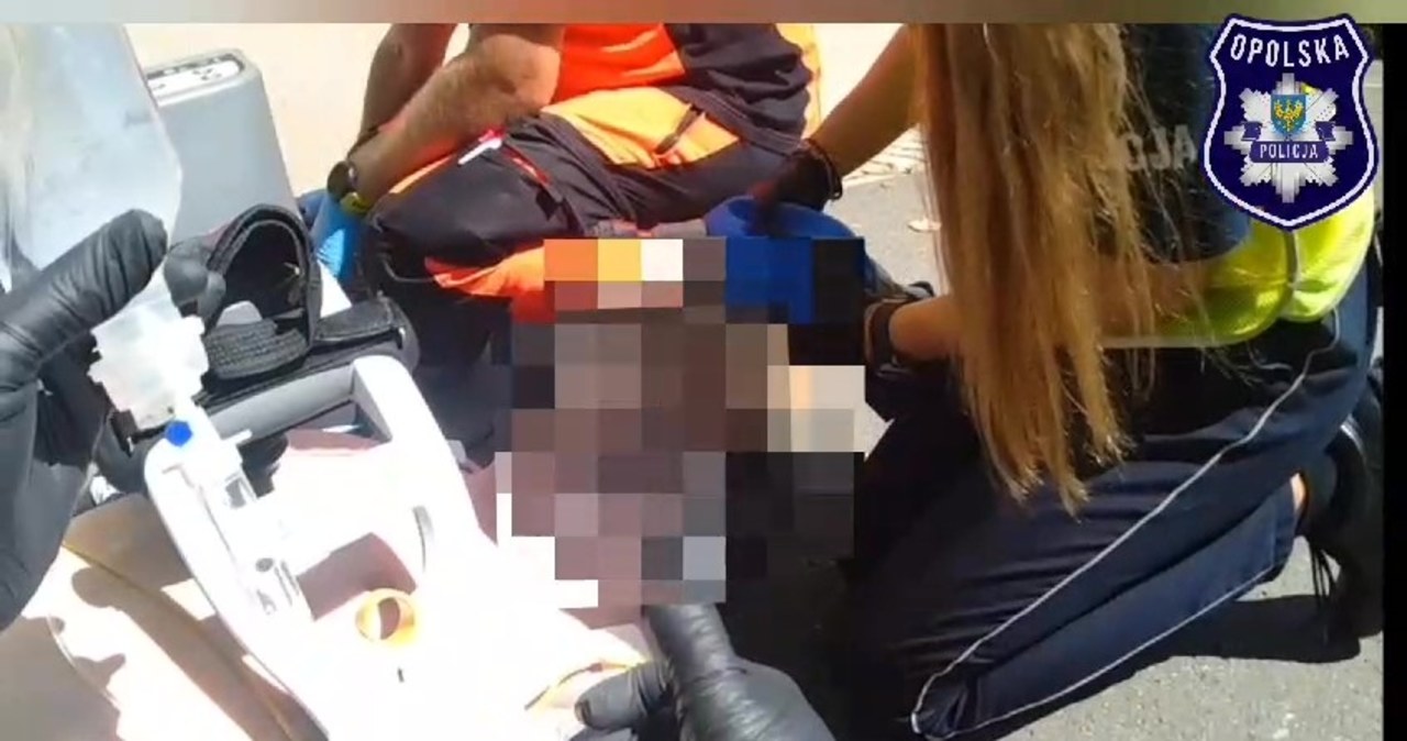 Policjanci udzielili pierwszej pomocy. Wszystko nagrała kamera na mundurze