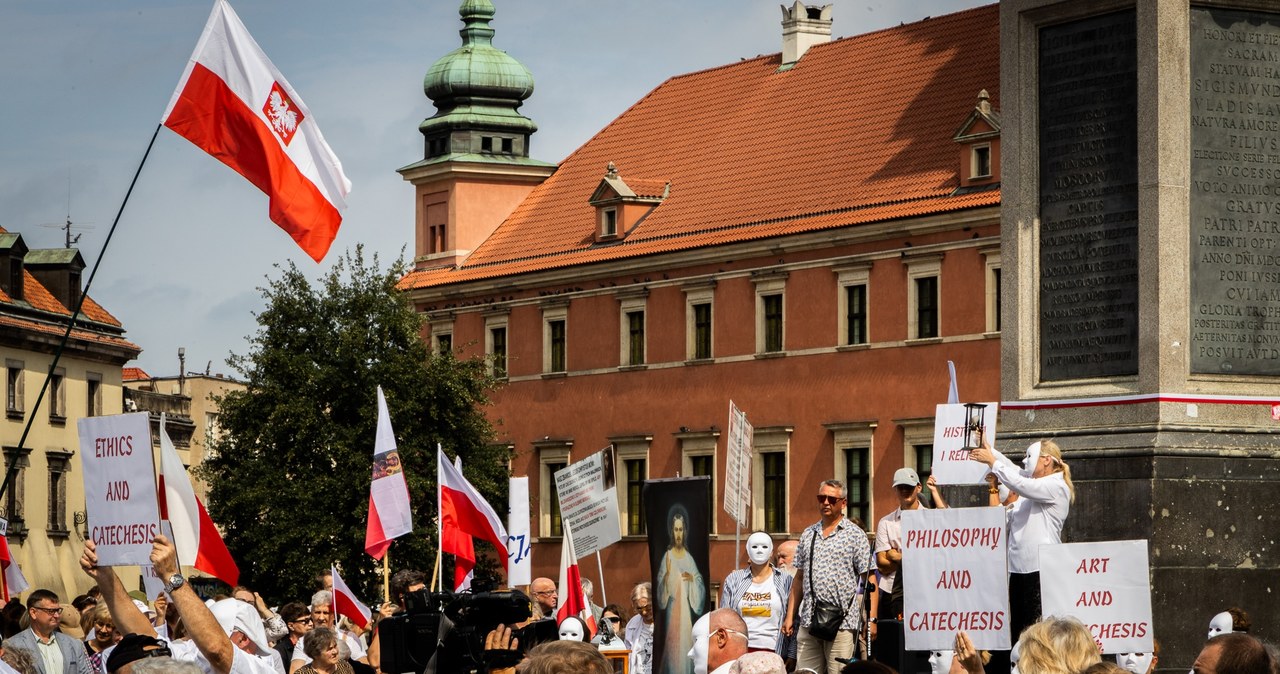 Religia w szkole – jabłkiem niezgody. Protest katechetów