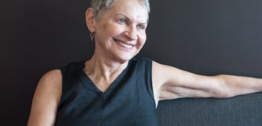 Najgorszy kolor ubrań dla dojrzałych kobiet. Kobiety 60+ powinny się go wystrzegać