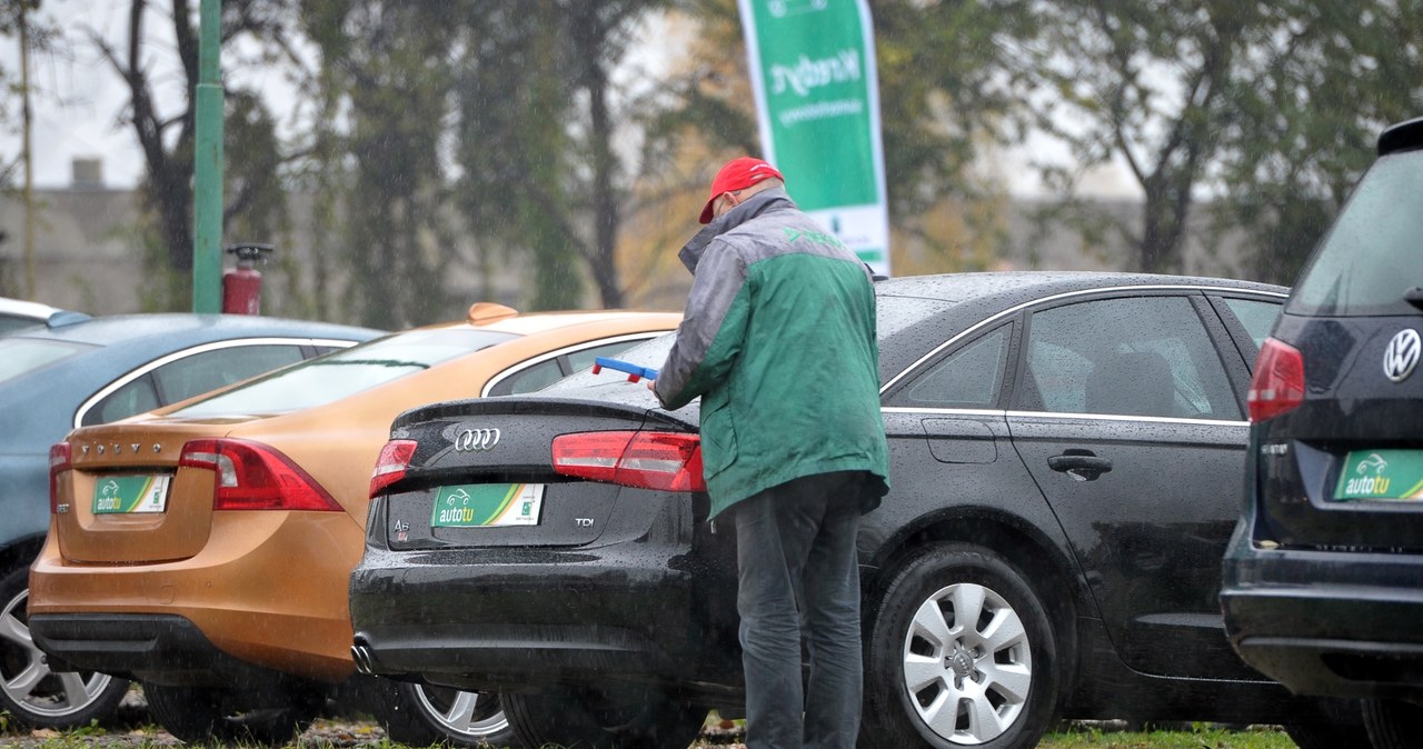 Milion aut, z czego spora część z ukrytymi wadami. „Rz” o zakupach Polaków