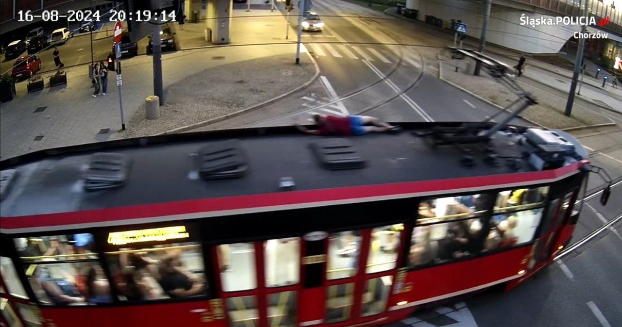 Jechał na dachu tramwaju. Dostał mandat w wysokości 5 tys. złotych