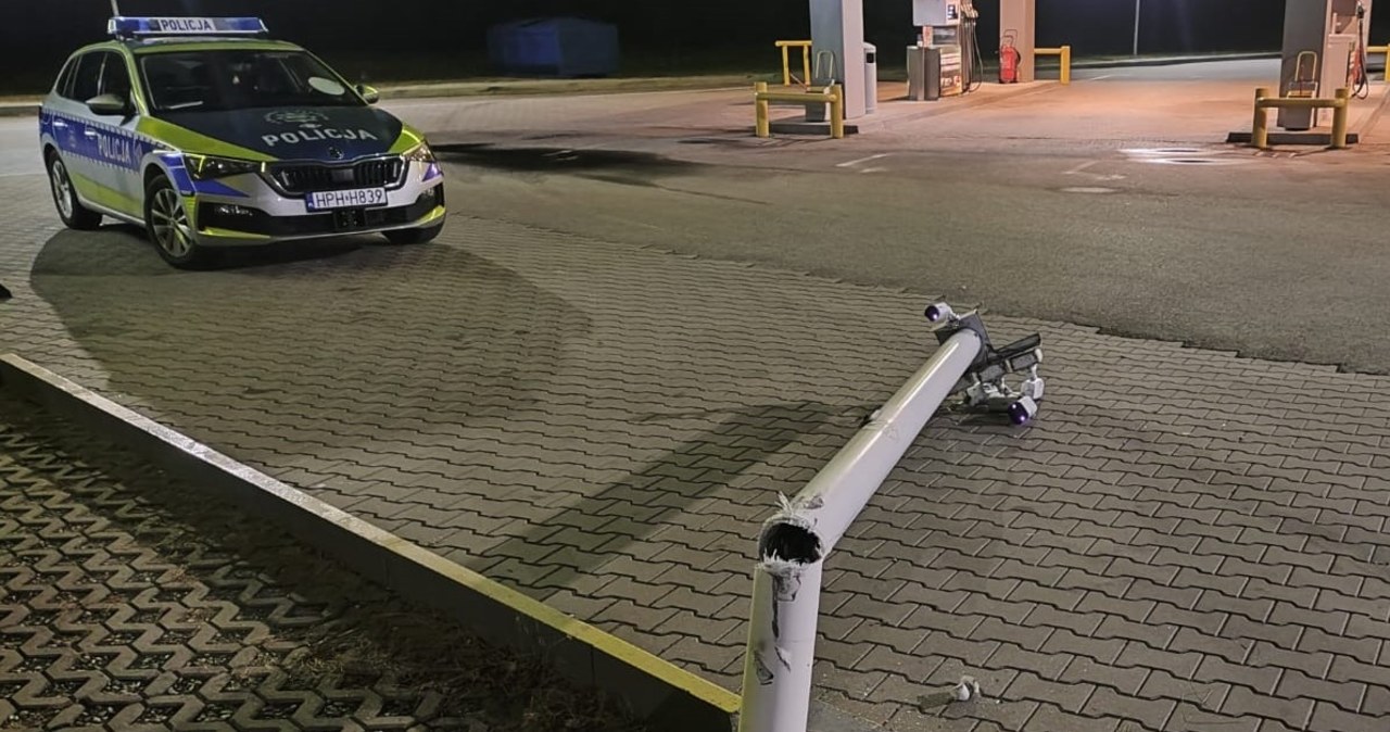 Kompletnie pijana i bez prawa jazdy wjechała w słup