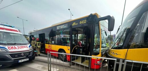 Zderzenie autobusu z tramwajem w Warszawie