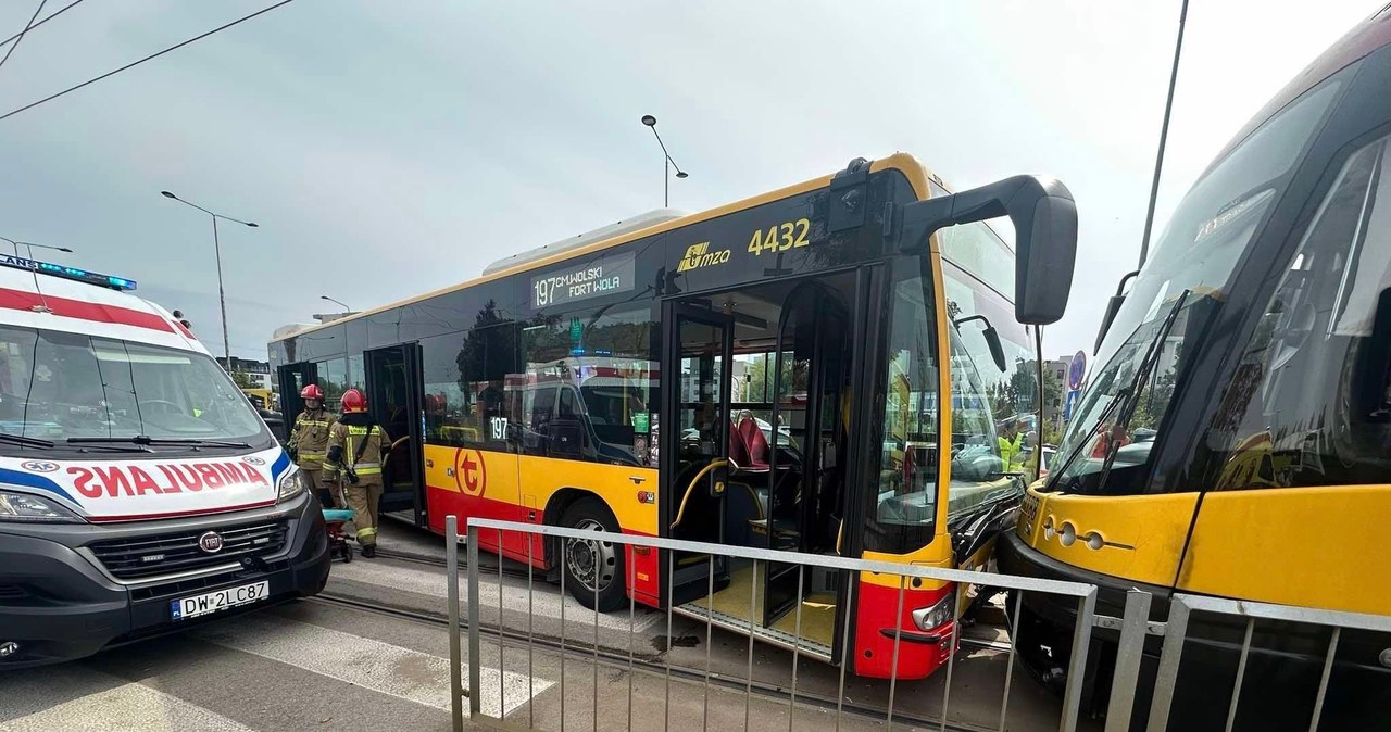 Zderzenie autobusu z tramwajem w Warszawie