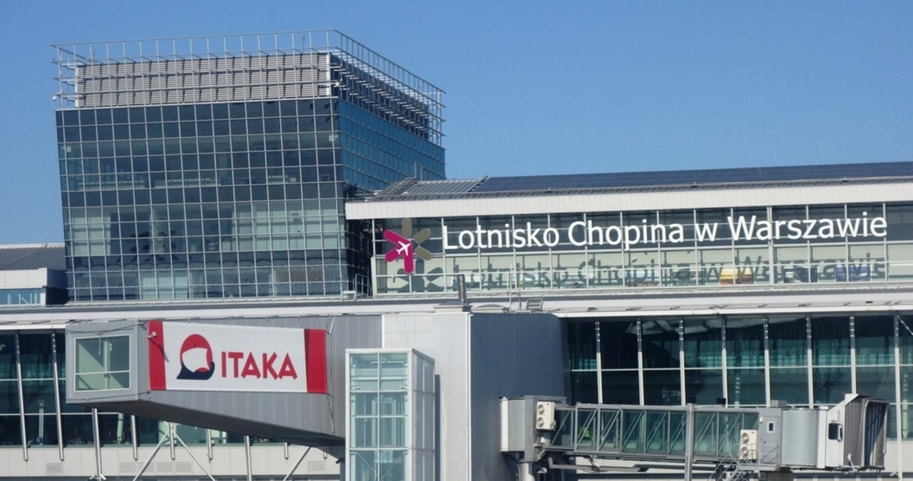 Bezpłatny Fast Track. Ułatwienia dla seniorów na lotnisku Chopina