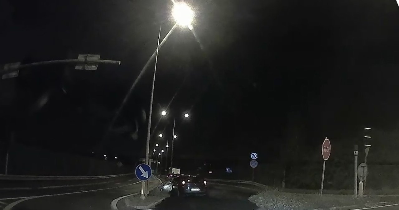 W Jaworznie ciężarówka zgubiła szlam. Trasę trzeba było zamknąć