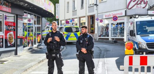 Atak nożownika w Solingen. Policja zatrzymała 15-latka
