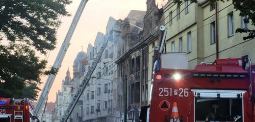 Pożar kamienic w Poznaniu. Zaginionych 2 strażaków, 14 osób poszkodowanych