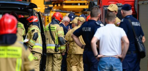 Nie żyje dwóch strażaków. „Coś, co było w piwnicy, było potencjalnym źródłem wybuchu”