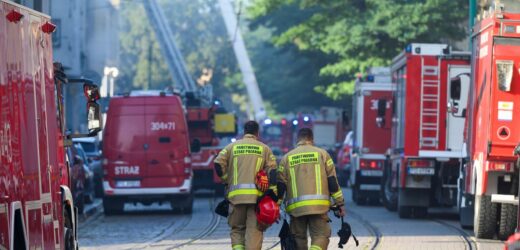 W całym kraju zawyły syreny. Oddali hołd zmarłym strażakom